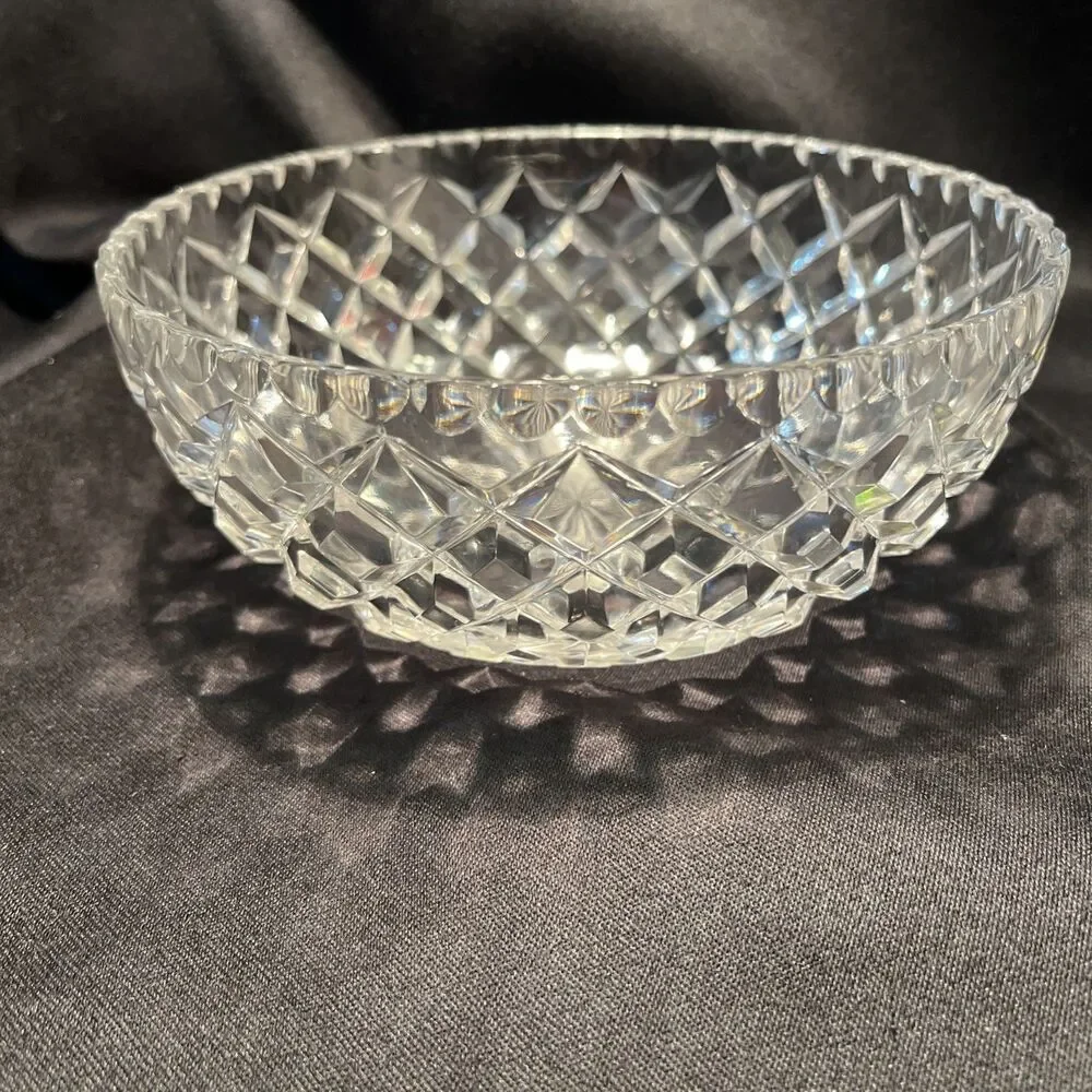 Beautiful Vintage Cut Crystal Round Centerpiece Bowl Heavy Glass 7” D X 3” T